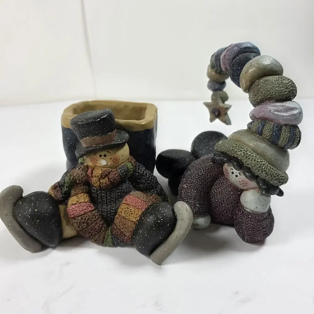 Winter Decor Resin figurine pebble Star hat snow indoor 2001 Santas workshop